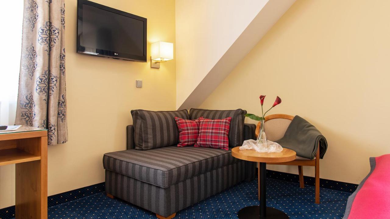 Akzent Hotel Krone Хельмштадт Экстерьер фото